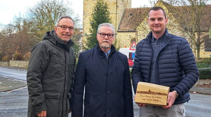 Wechsel des Ortsvorstehers in Neuenbeken - v.l. Michael Biernann, Christoph Quasten, Sascha Pöppe